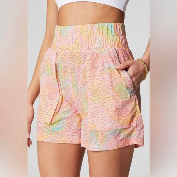 Fabletics NWT Women’s Blake V-Neck Tee & Ultra High-Waisted Shorts Set, Small - Picture 3 of 7